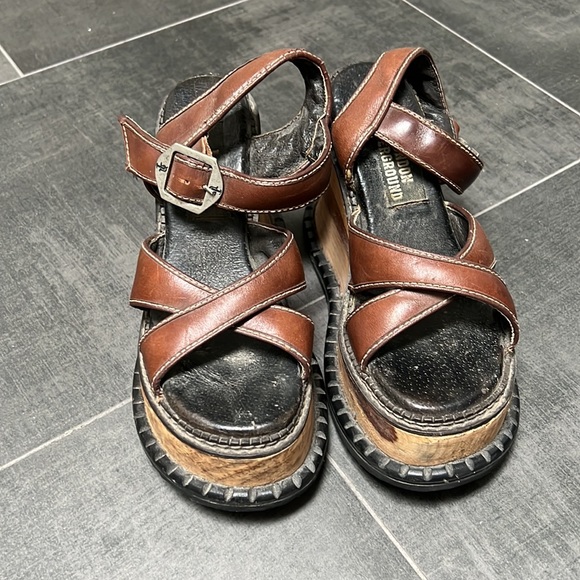London Underground 90s Vintage Hibiscus Wooden Platform Wedges in Brown Size 8 - Picture 2 of 6